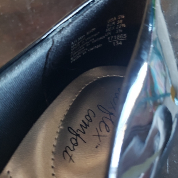 Heels - Picture 3 of 4